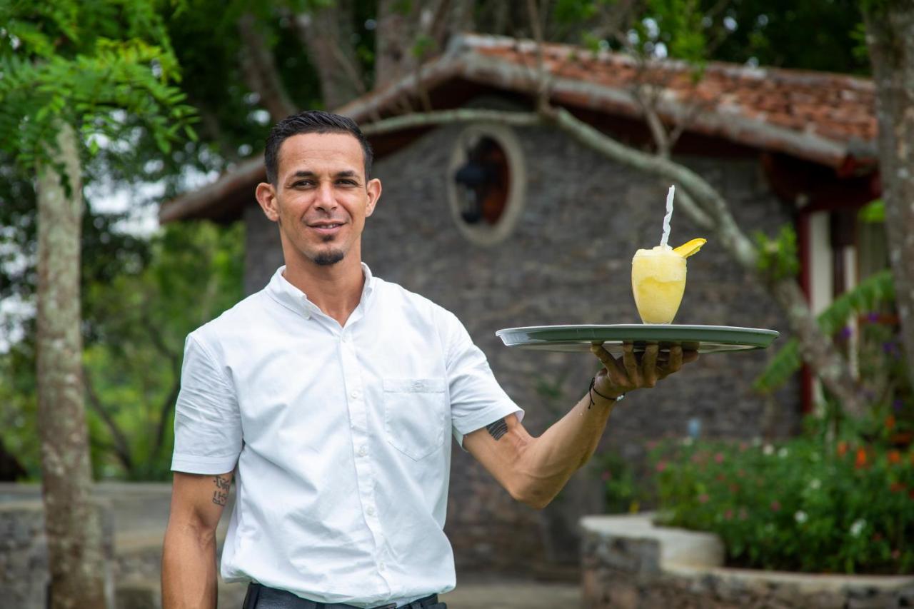 El Guayacan El Eden Luaran gambar